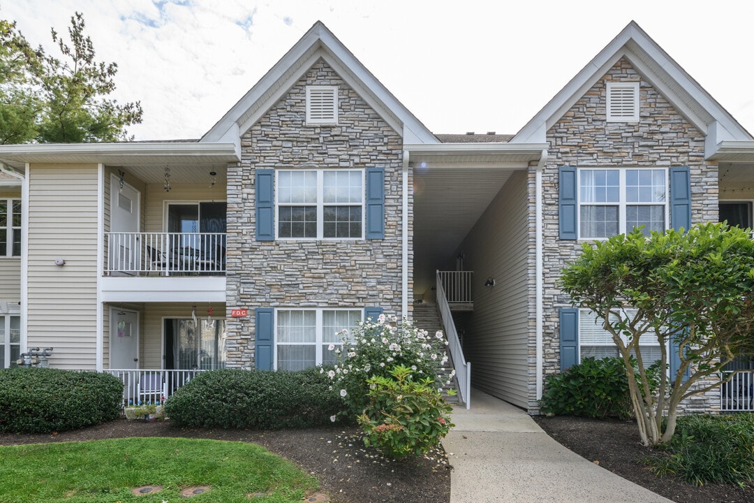 430 Wedgewood Cir in Belford, NJ - Building Photo