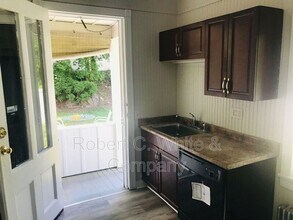 116 Howe Ave in Shelton, CT - Building Photo - Building Photo