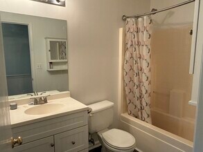 130 Creston Cir in Aurora, IL - Building Photo - Building Photo