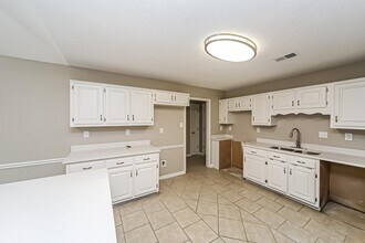 6750 Lake Point Cir in Memphis, TN - Building Photo - Building Photo