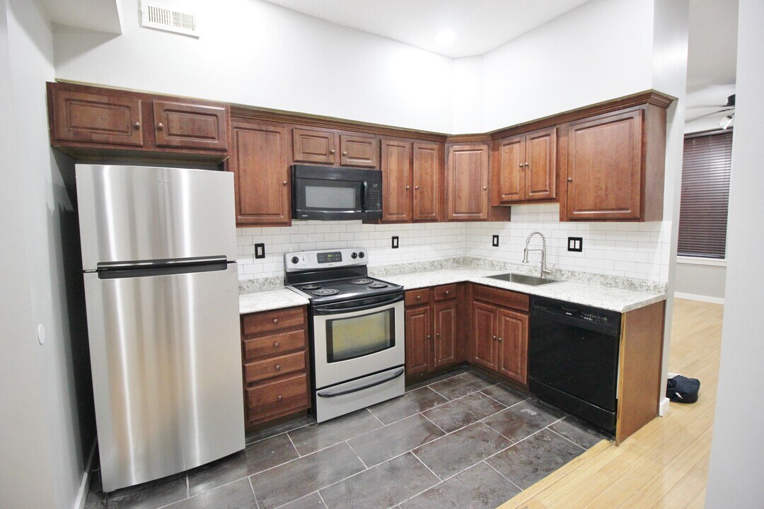 1802 W Diamond St Photo