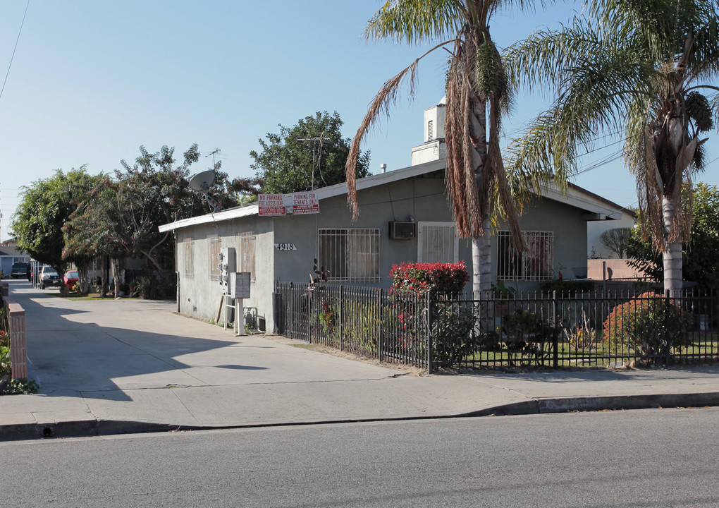 4918-4920 Clara St in Cudahy, CA - Foto de edificio