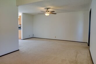 1921 Edmonds Dr SE in Renton, WA - Building Photo - Building Photo