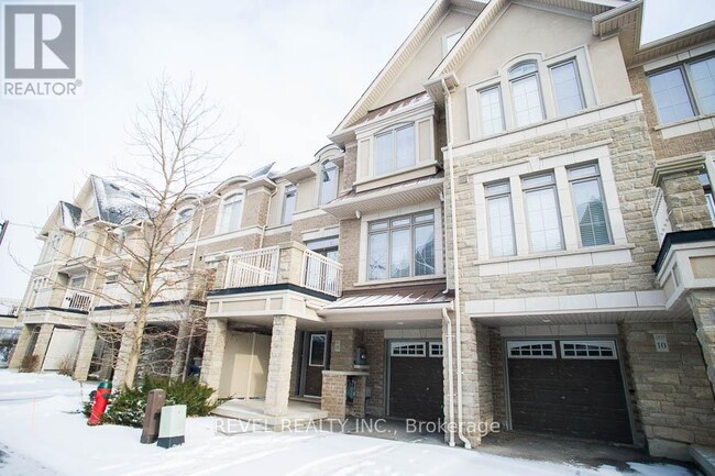 2435-2435 Greenwich Dr in Oakville, ON - Building Photo - Building Photo