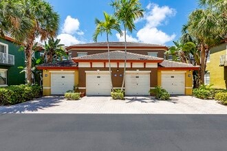 Delray Bay Apartments in Delray Beach, FL - Foto de edificio - Building Photo