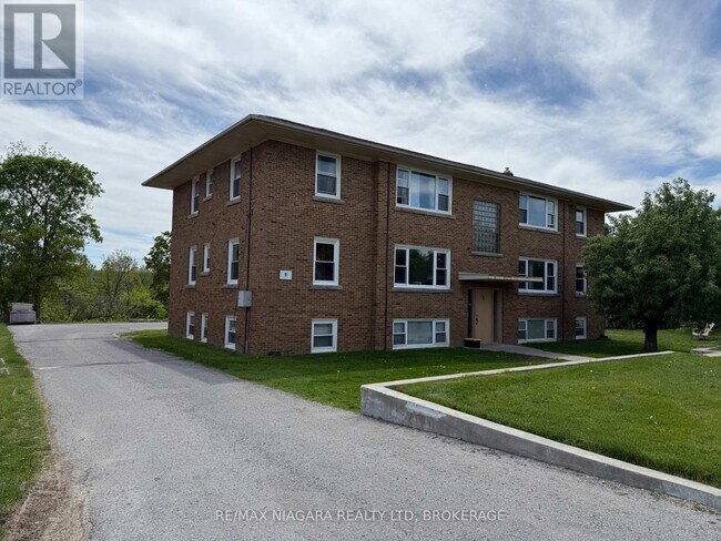 9-9 Riverview Blvd in St Catharines, ON - Building Photo - Building Photo