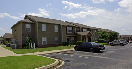 Glenshire Court Apartments in Glenpool, OK - Building Photo - Building Photo