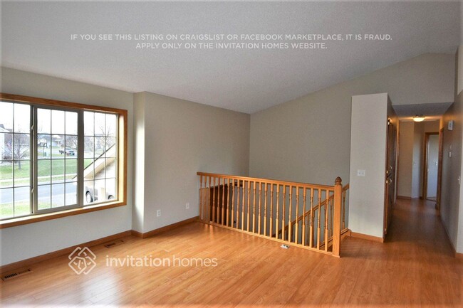 18047 Johnson St NW in Elk River, MN - Foto de edificio - Building Photo