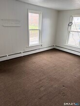33 Pilgrim Ave in Waterbury, CT - Building Photo - Building Photo