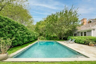 1 Dune Alpin Dr S in East Hampton, NY - Building Photo - Building Photo