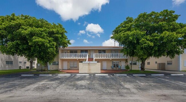 1033 NW 30th Ct in Wilton Manors, FL - Building Photo - Building Photo