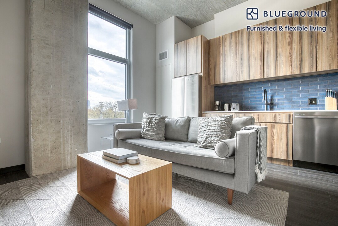 150 N Ashland Ave in Chicago, IL - Building Photo