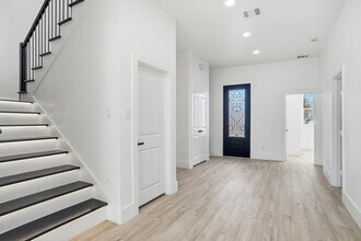 128 N Cedar St in Denton, TX - Building Photo - Building Photo