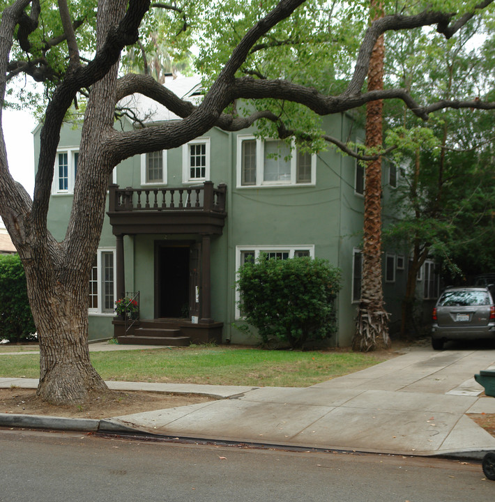 63 Sierra Bonita Ave in Pasadena, CA - Foto de edificio
