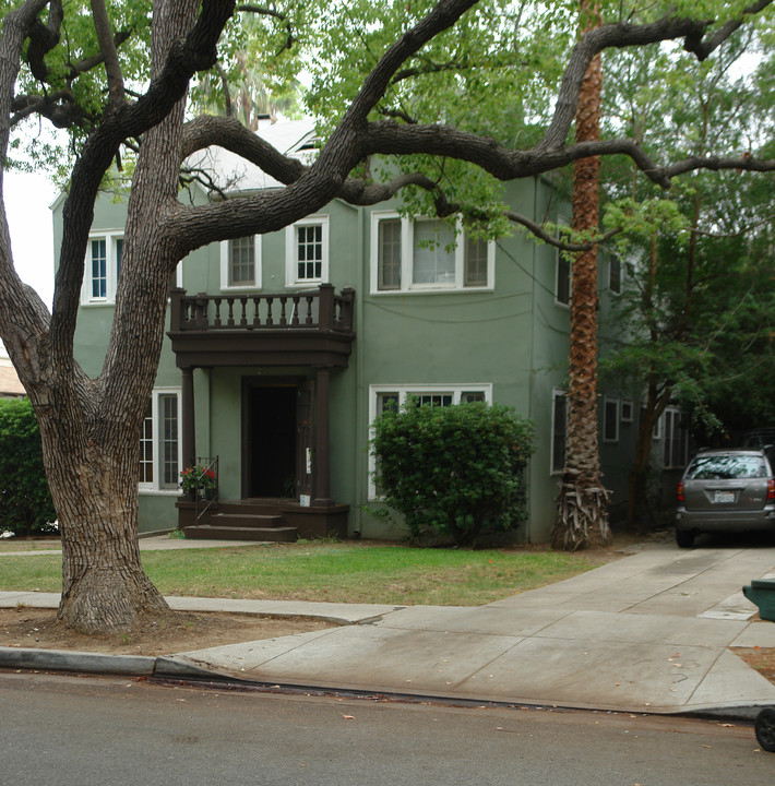 63 Sierra Bonita Ave in Pasadena, CA - Building Photo