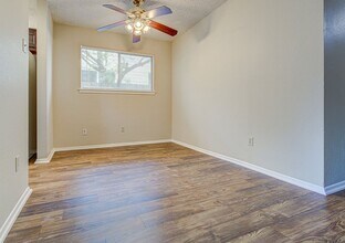 12824 Tomanet Trail, Unit Unit-B in Austin, TX - Building Photo - Building Photo