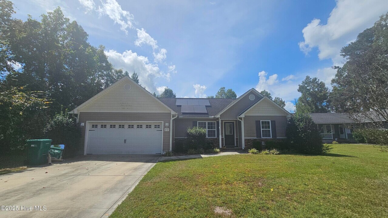 219 Blue Creek School Rd in Jacksonville, NC - Building Photo
