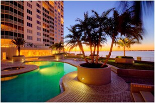 2110 W First St in Ft. Myers, FL - Building Photo