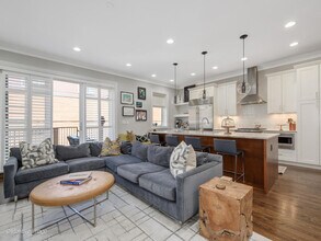 1046 W Altgeld St in Chicago, IL - Building Photo - Building Photo