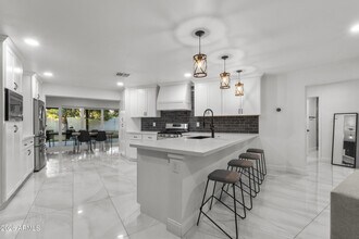 3938 E Cheery Lynn Rd in Phoenix, AZ - Building Photo - Building Photo