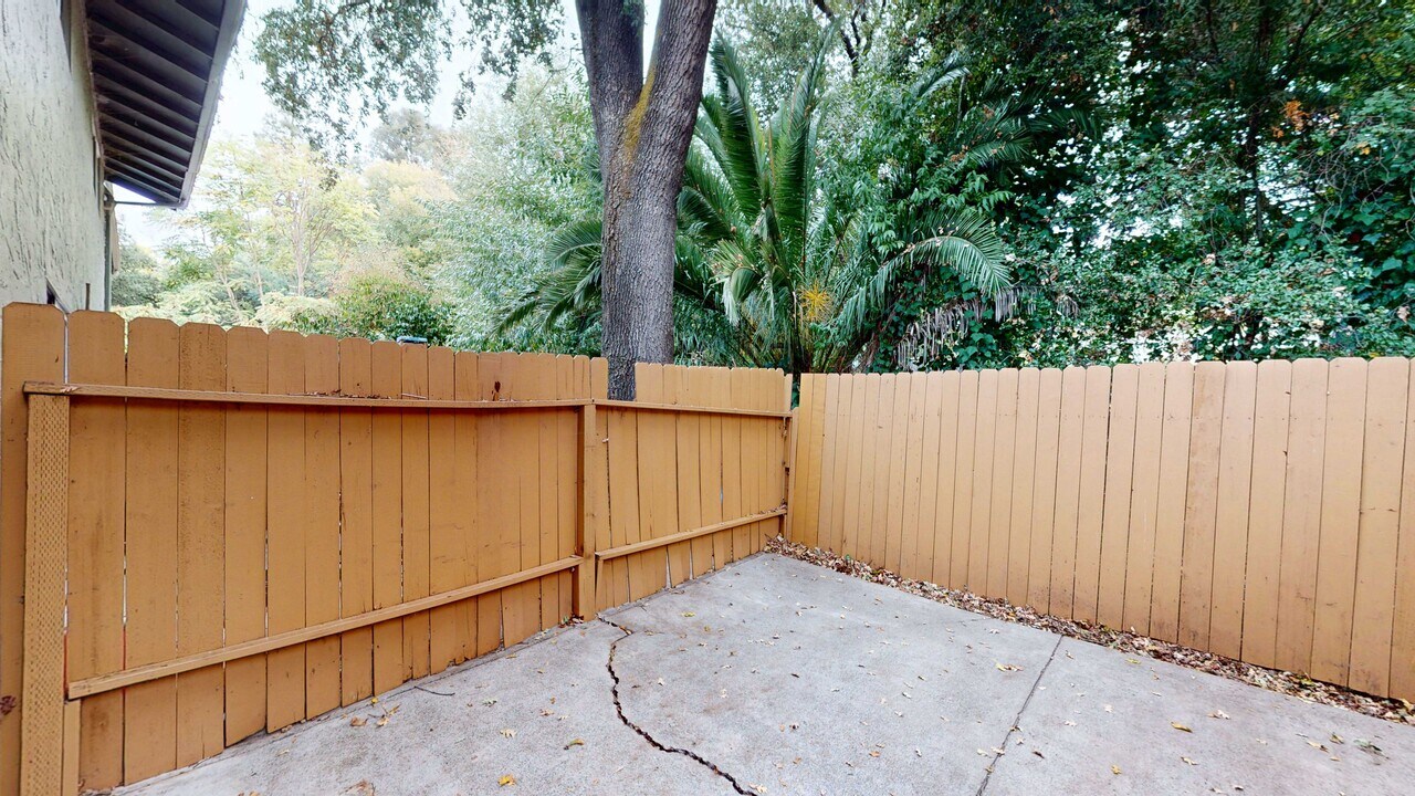 18233 Happy Ln in Sonoma, CA - Building Photo