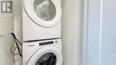 60 Central Park Roadway in Toronto, ON - Building Photo - Building Photo