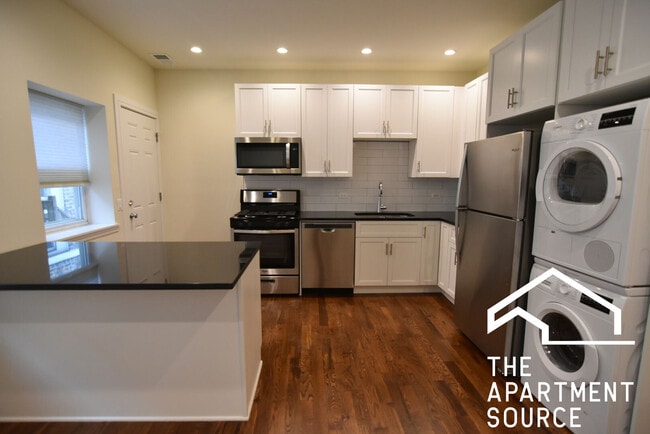 3232 N Clark St, Unit 2F