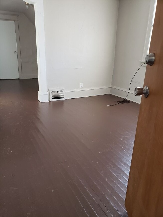 property at 2432 W Concordia Ave