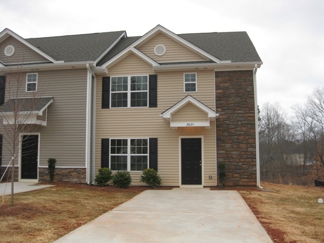 3802 Summerwind Way in Oakwood, GA - Building Photo