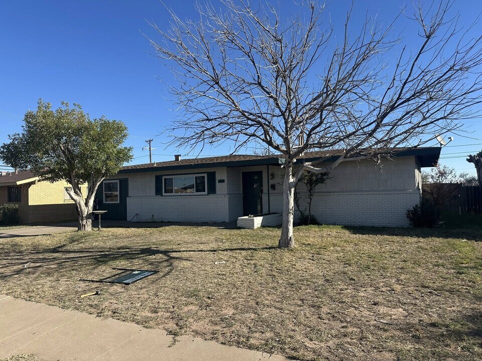 2608 Cumberland Rd in Odessa, TX - Building Photo