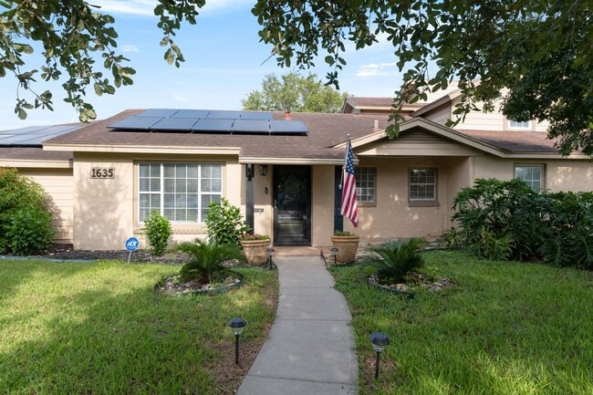 1635 Sam Houston Dr in Harlingen, TX - Building Photo - Building Photo