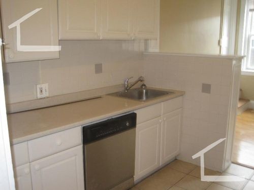 330 St Paul St-Unit -4 in Brookline, MA - Building Photo