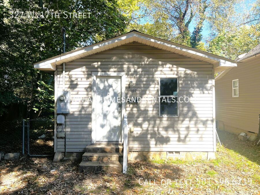 327 W 17th St in North Little Rock, AR - Building Photo
