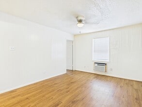 308 Ehlinger Dr in Bryan, TX - Building Photo - Building Photo