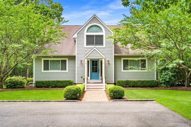 9 N Quarter Rd in Westhampton, NY - Building Photo - Building Photo