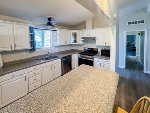 3116 Cabrillo Mesa Dr in San Diego, CA - Building Photo - Building Photo
