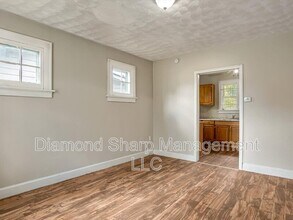 5611 Hallows Ave in East St. Louis, IL - Building Photo - Building Photo