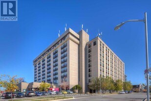 2737 Keele St in Toronto, ON - Building Photo