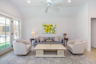 99 Oak Ln in East Hampton, NY - Building Photo - Building Photo