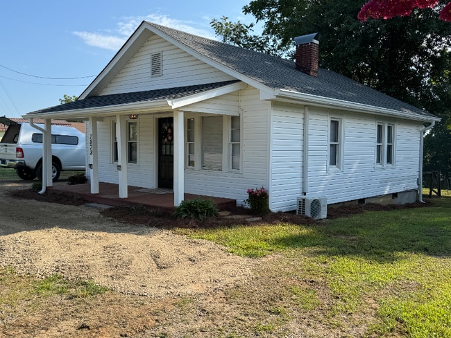 1878 Sparta Rd in North Wilkesboro, NC - Building Photo - Building Photo