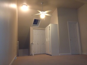 6106 Yardley Way in Pittsburgh, PA - Building Photo - Building Photo