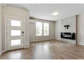 8037 SE Engelmann St in Hillsboro, OR - Building Photo - Building Photo