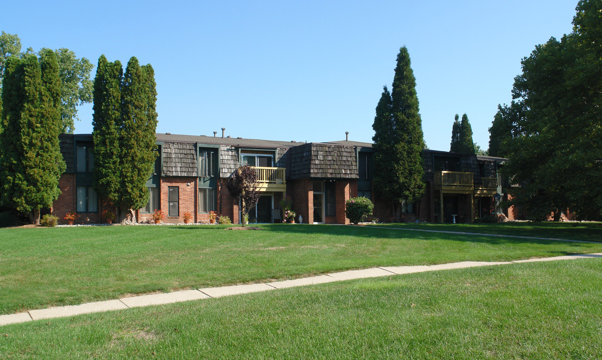 Cambridge Manor in Lansing, MI - Foto de edificio