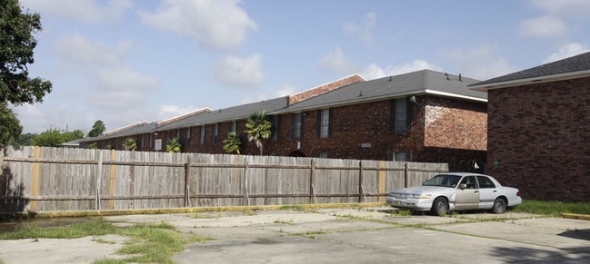 The Plaza in Baton Rouge, LA - Building Photo - Building Photo