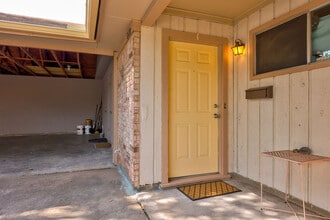 8600 Woodstone Dr in Austin, TX - Foto de edificio - Building Photo