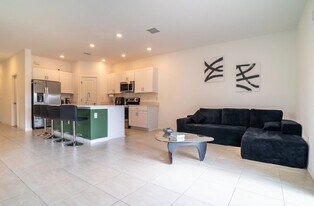 3305 Whooping Crane Dr in Davenport, FL - Building Photo