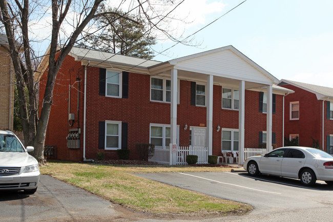 5113 Valiant Dr in Louisville, KY - Foto de edificio - Building Photo