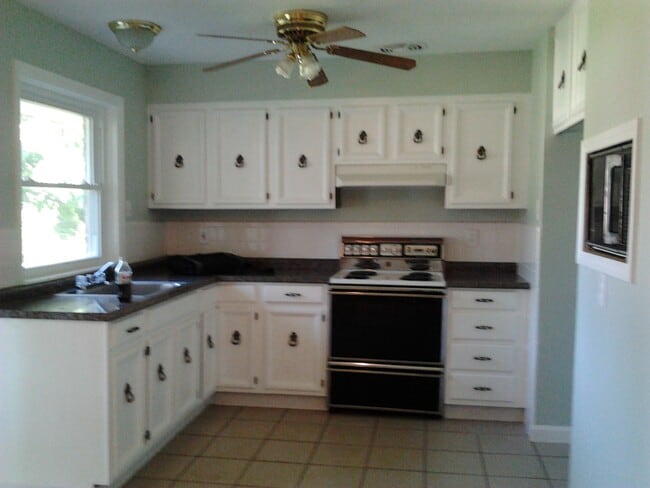 320 Kirk Dr in Ferguson, MO - Building Photo - Building Photo