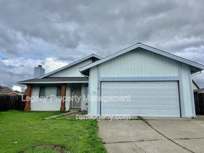 827 Crested Dr in Suisun City, CA - Building Photo - Building Photo
