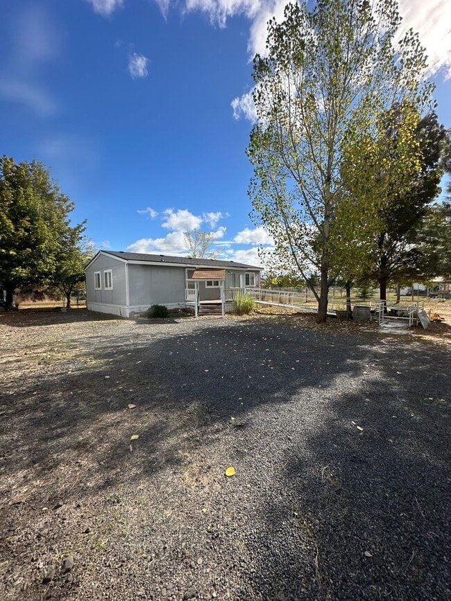 property at 15517 Riveredge Rd